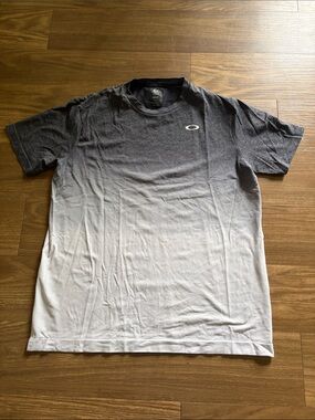 Oakley Men's Gray to White Ombre Short Sleeve Tee